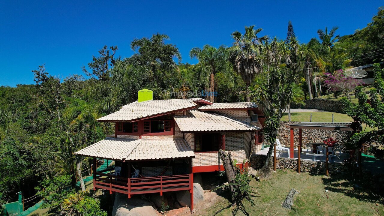 Casa para aluguel de temporada em Porto Belo (Araca)