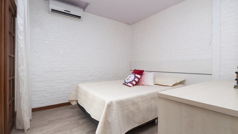 ÓTIMA CASA QUADRA MAR NA PRAIA DO CENTRO DE PORTO BELO