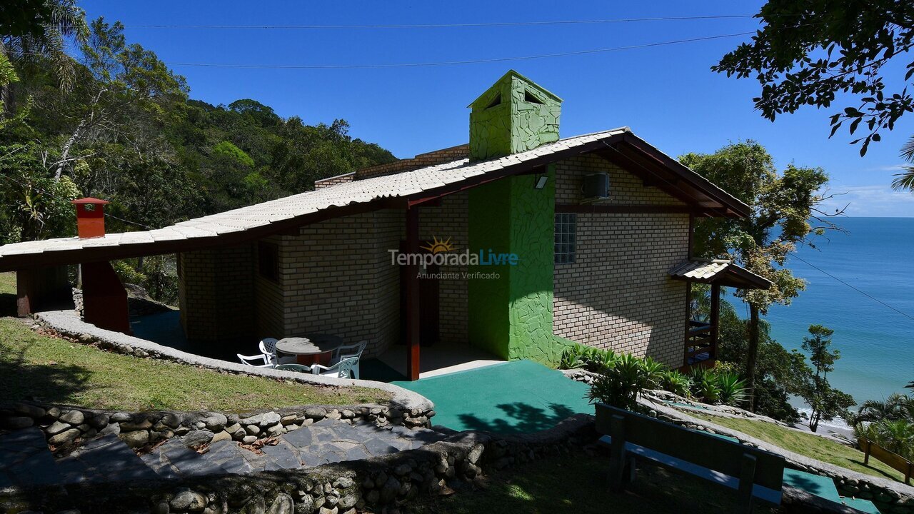 Casa para aluguel de temporada em Porto Belo (Araca)