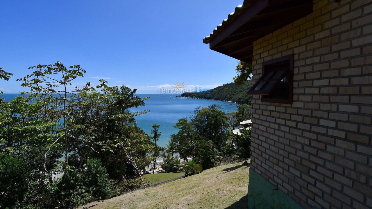Casa para aluguel de temporada em Porto Belo (Araca)