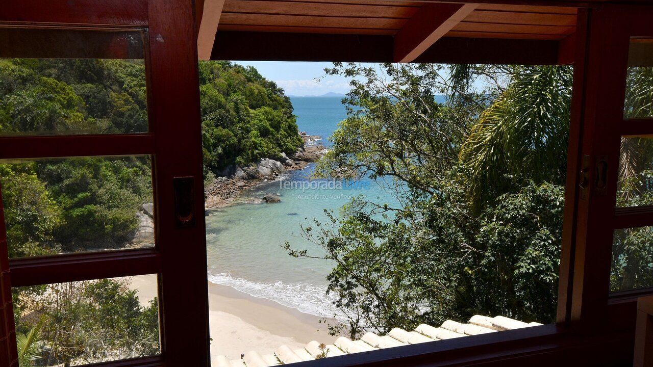 Casa para aluguel de temporada em Porto Belo (Araca)