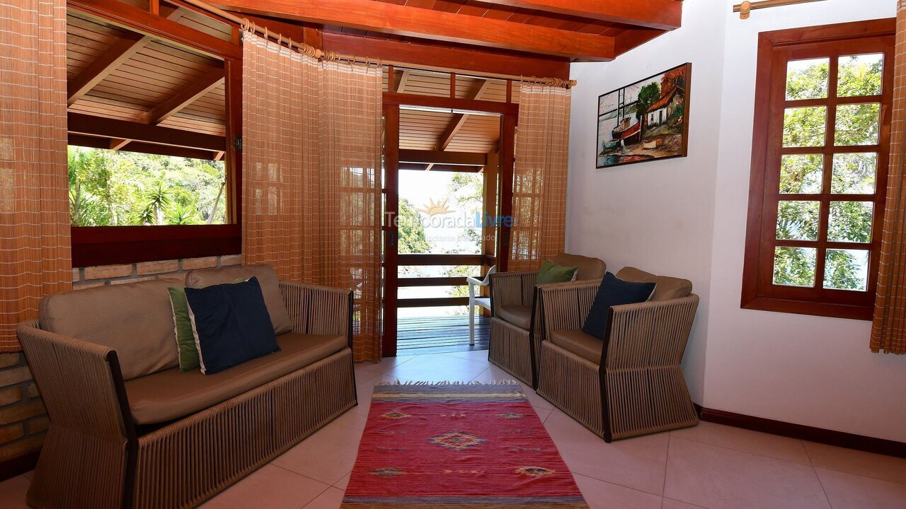 Casa para aluguel de temporada em Porto Belo (Araca)