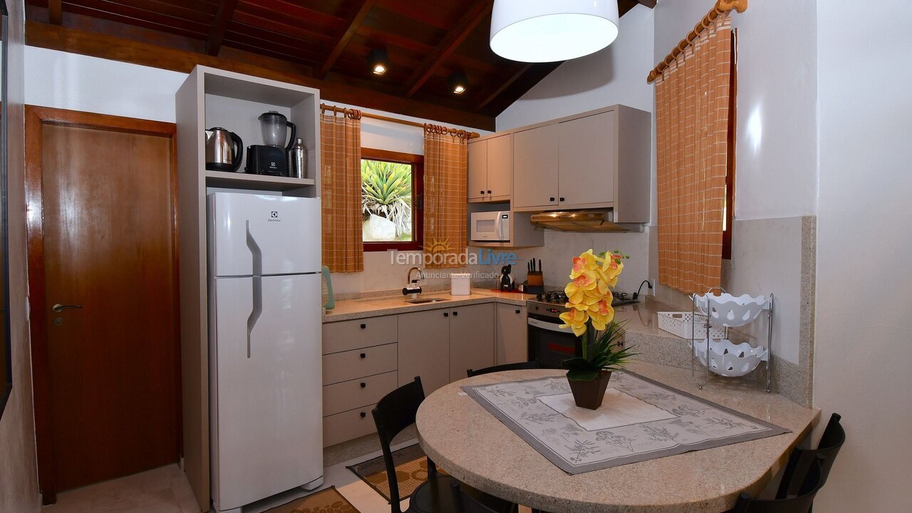 Casa para aluguel de temporada em Porto Belo (Araca)