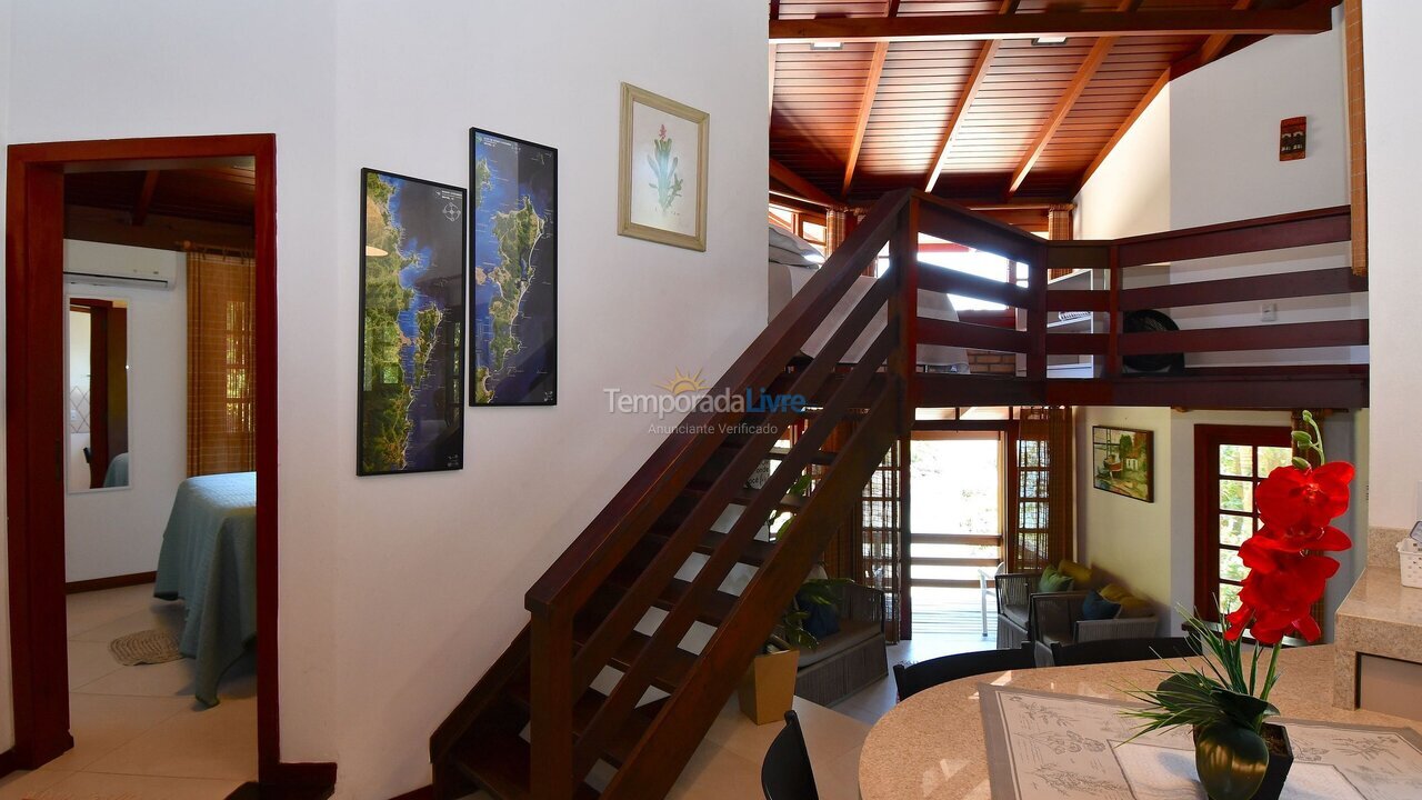 Casa para aluguel de temporada em Porto Belo (Araca)