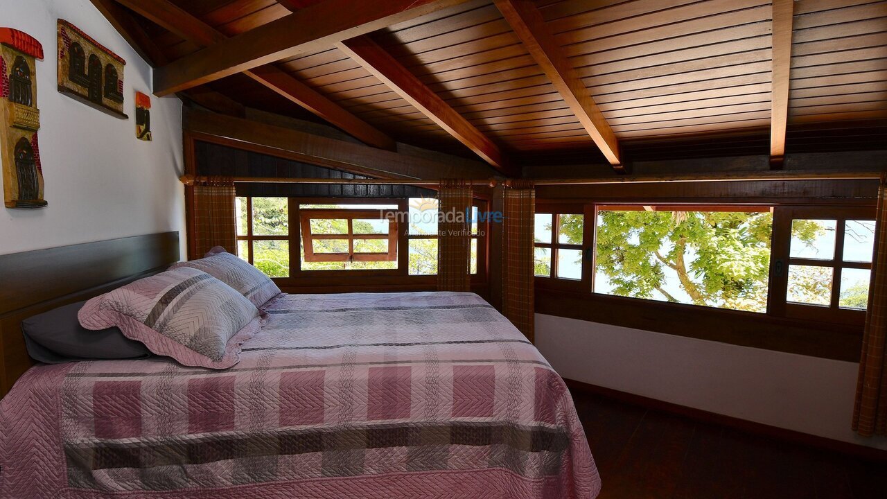 Casa para aluguel de temporada em Porto Belo (Araca)