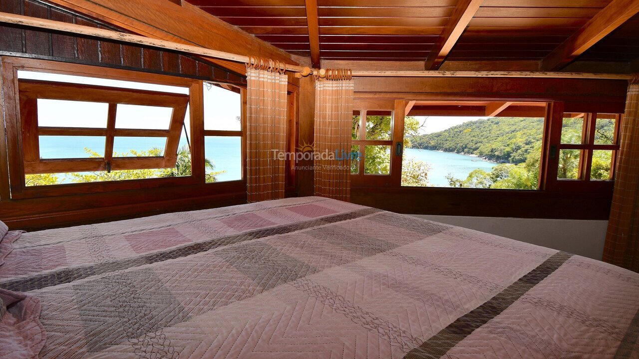 Casa para aluguel de temporada em Porto Belo (Araca)