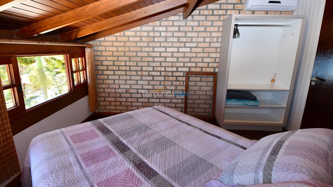 Casa para aluguel de temporada em Porto Belo (Araca)