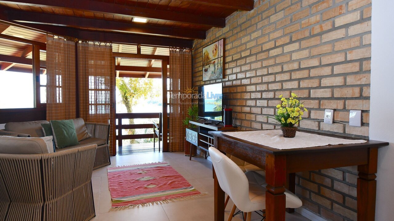 Casa para aluguel de temporada em Porto Belo (Araca)