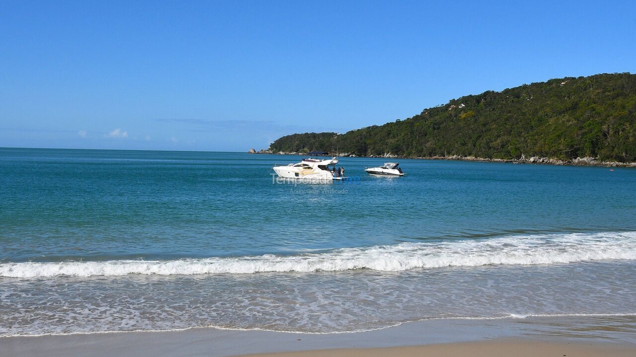 Casa para aluguel de temporada em Porto Belo (Araca)