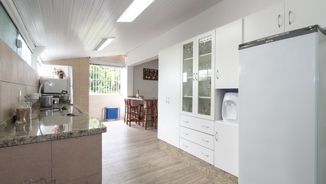 ÓTIMA CASA QUADRA MAR NA PRAIA DO CENTRO DE PORTO BELO