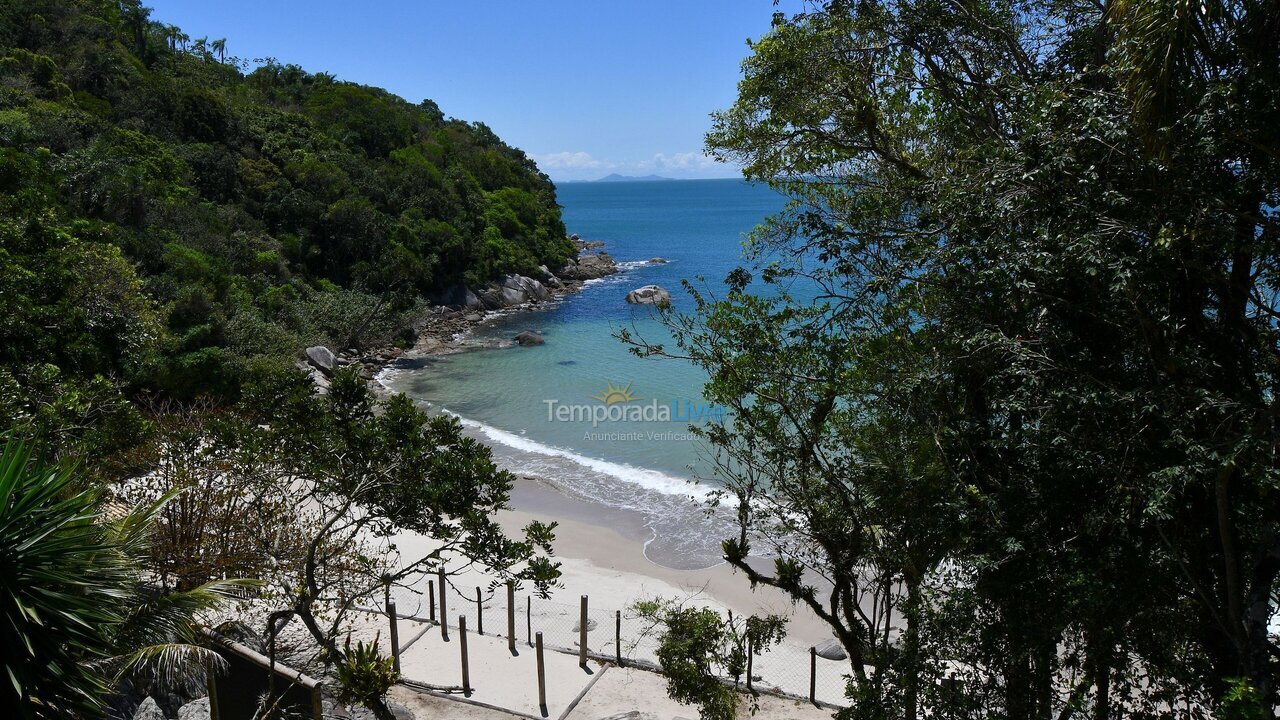 Casa para aluguel de temporada em Porto Belo (Araca)