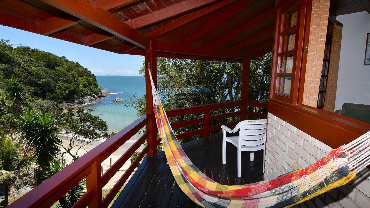 Casa para aluguel de temporada em Porto Belo (Araca)