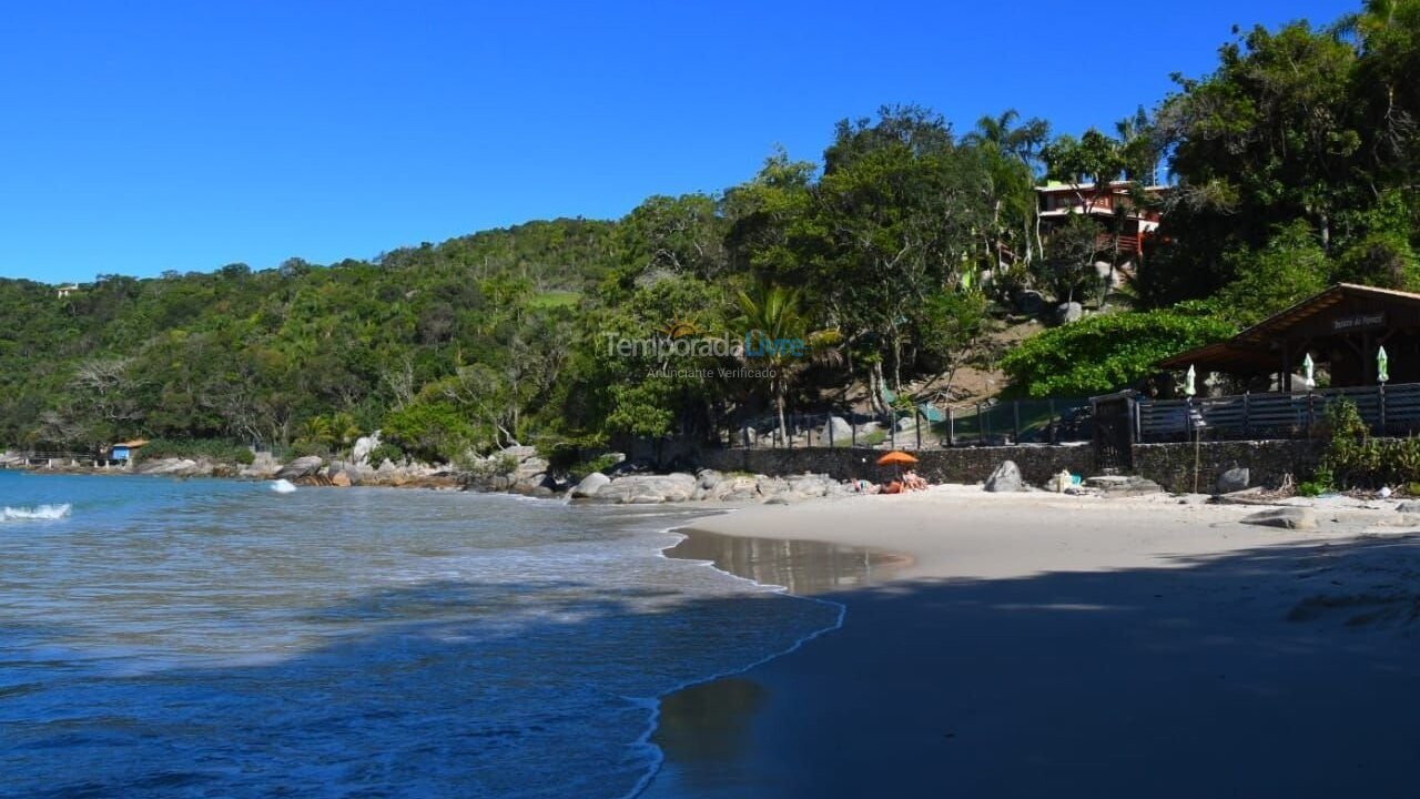 Casa para aluguel de temporada em Porto Belo (Araca)