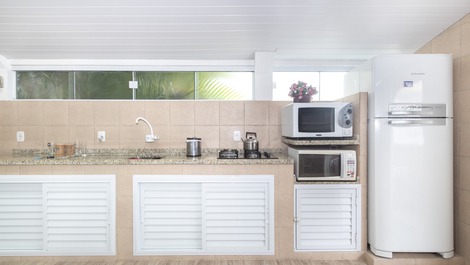 ÓTIMA CASA QUADRA MAR NA PRAIA DO CENTRO DE PORTO BELO