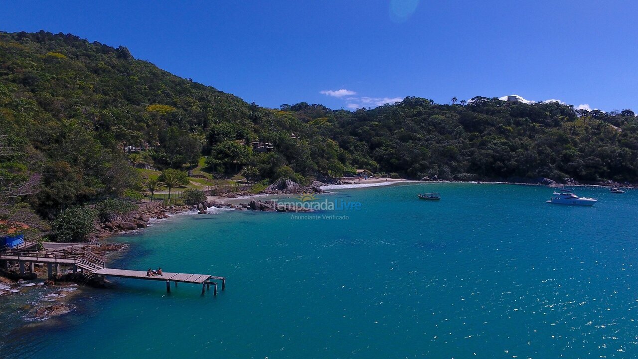 Casa para aluguel de temporada em Porto Belo (Araca)