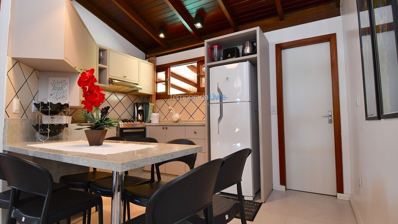 Casa para aluguel de temporada em Porto Belo (Araca)