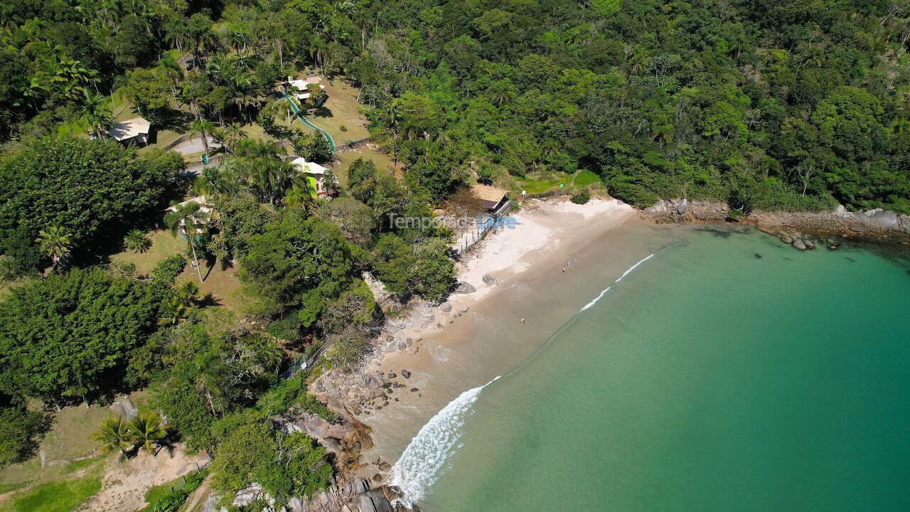 Casa para aluguel de temporada em Porto Belo (Araca)