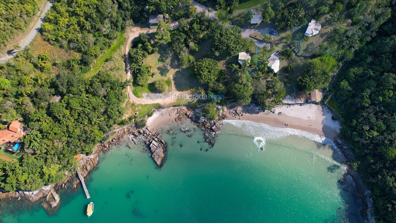 Casa para aluguel de temporada em Porto Belo (Araca)