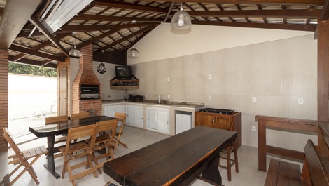 ÓTIMA CASA QUADRA MAR NA PRAIA DO CENTRO DE PORTO BELO