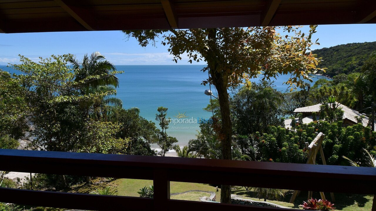 Casa para aluguel de temporada em Porto Belo (Araca)