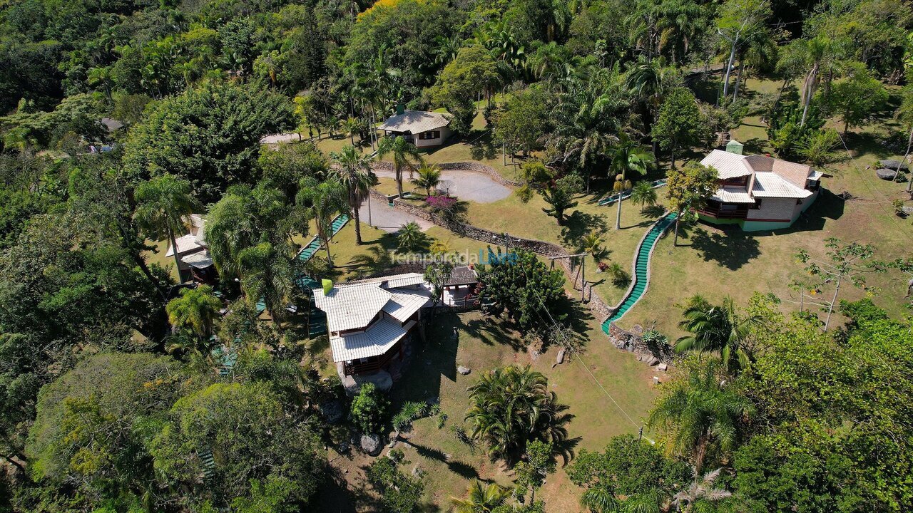 Casa para aluguel de temporada em Porto Belo (Araca)