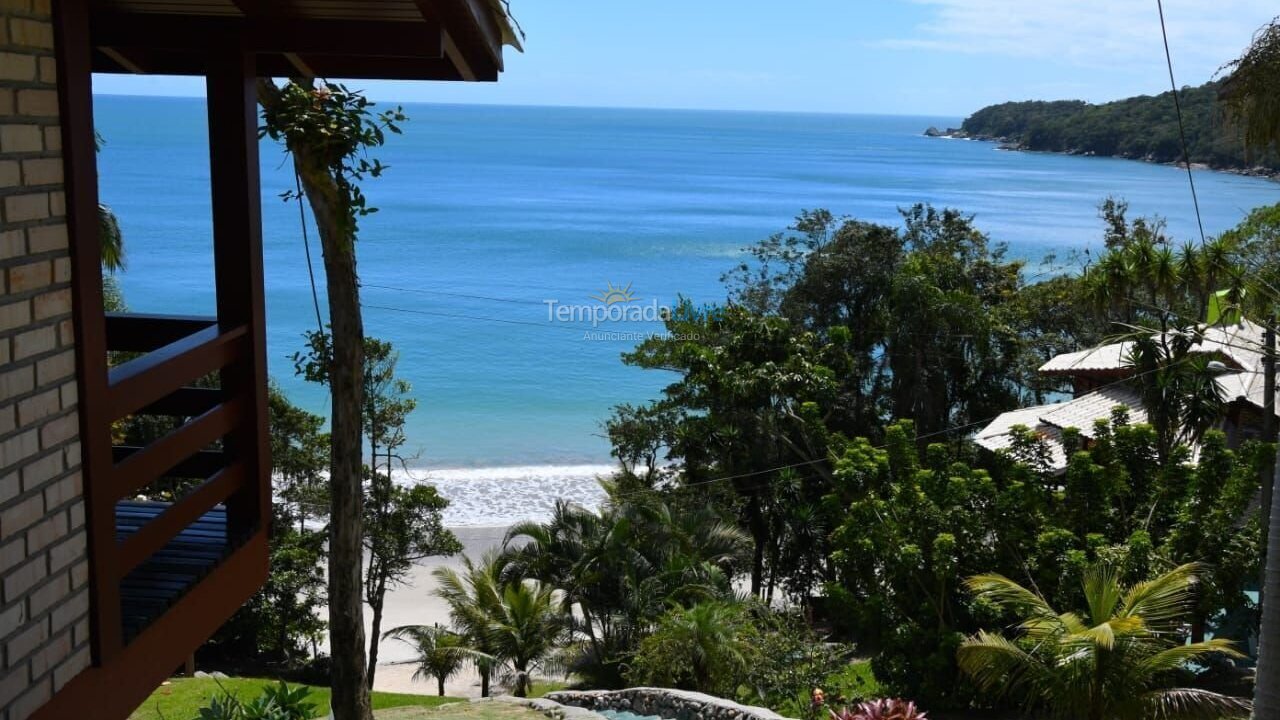 Casa para aluguel de temporada em Porto Belo (Araca)