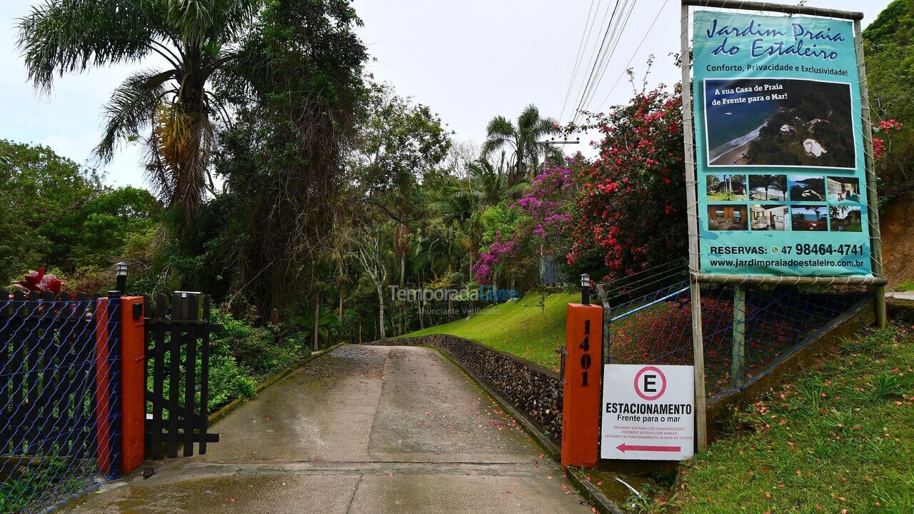 Casa para aluguel de temporada em Porto Belo (Araca)