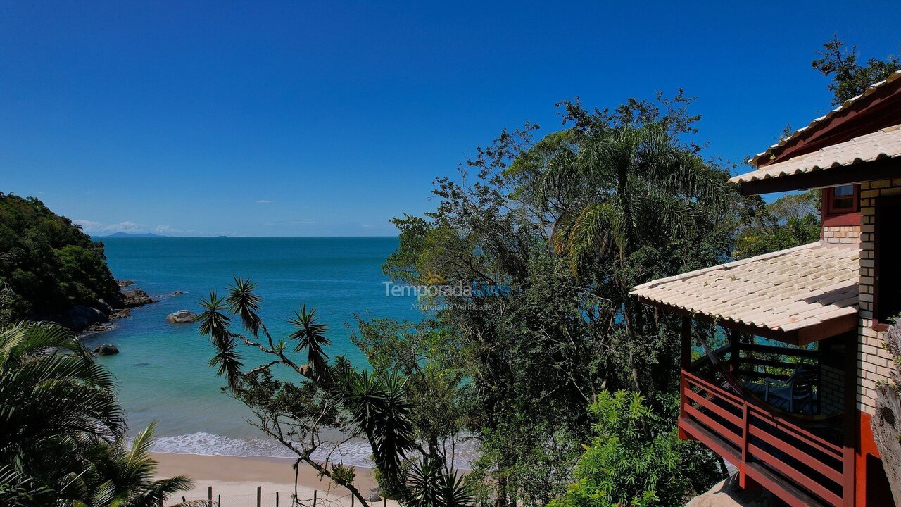 Casa para aluguel de temporada em Porto Belo (Araca)