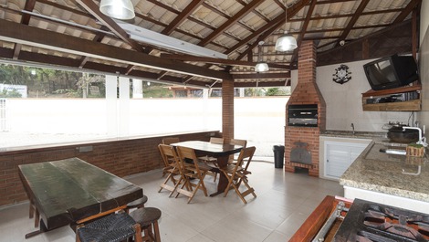 ÓTIMA CASA QUADRA MAR NA PRAIA DO CENTRO DE PORTO BELO