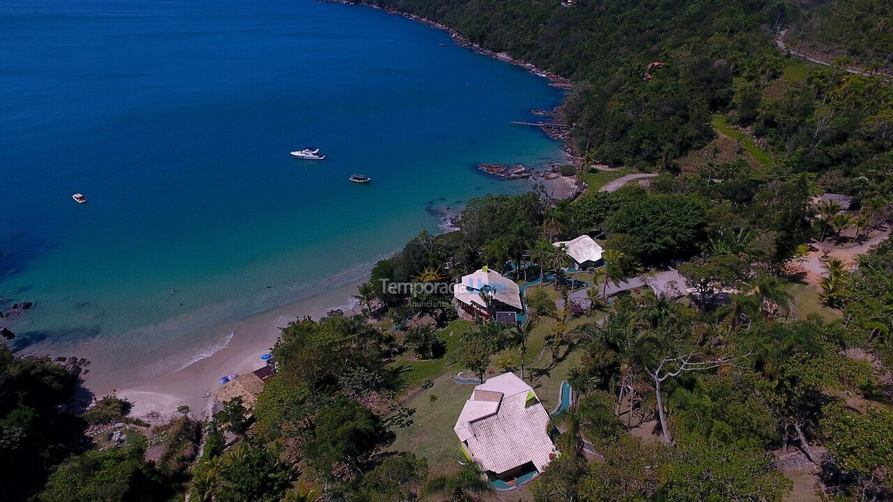 Casa para aluguel de temporada em Porto Belo (Araca)