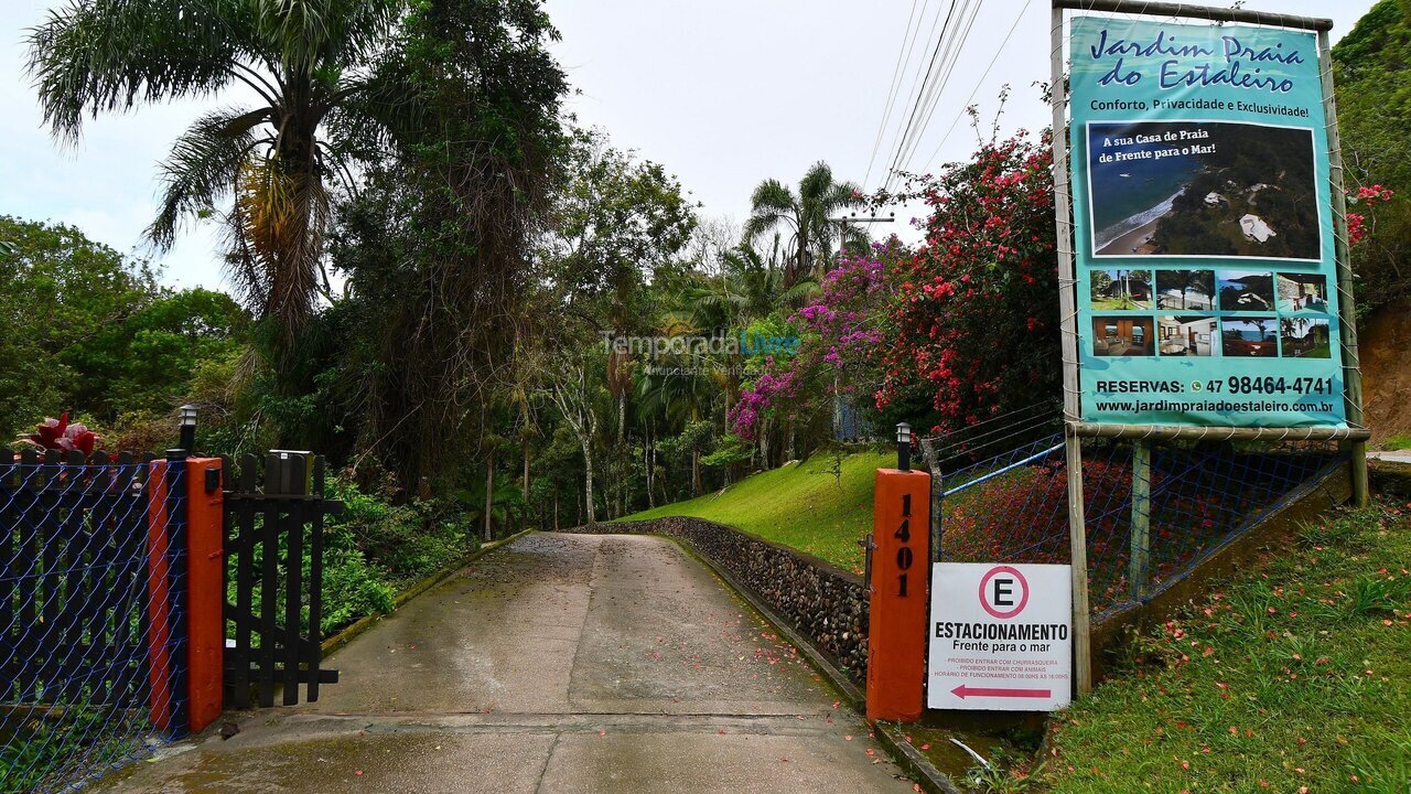 Casa para aluguel de temporada em Porto Belo (Araca)