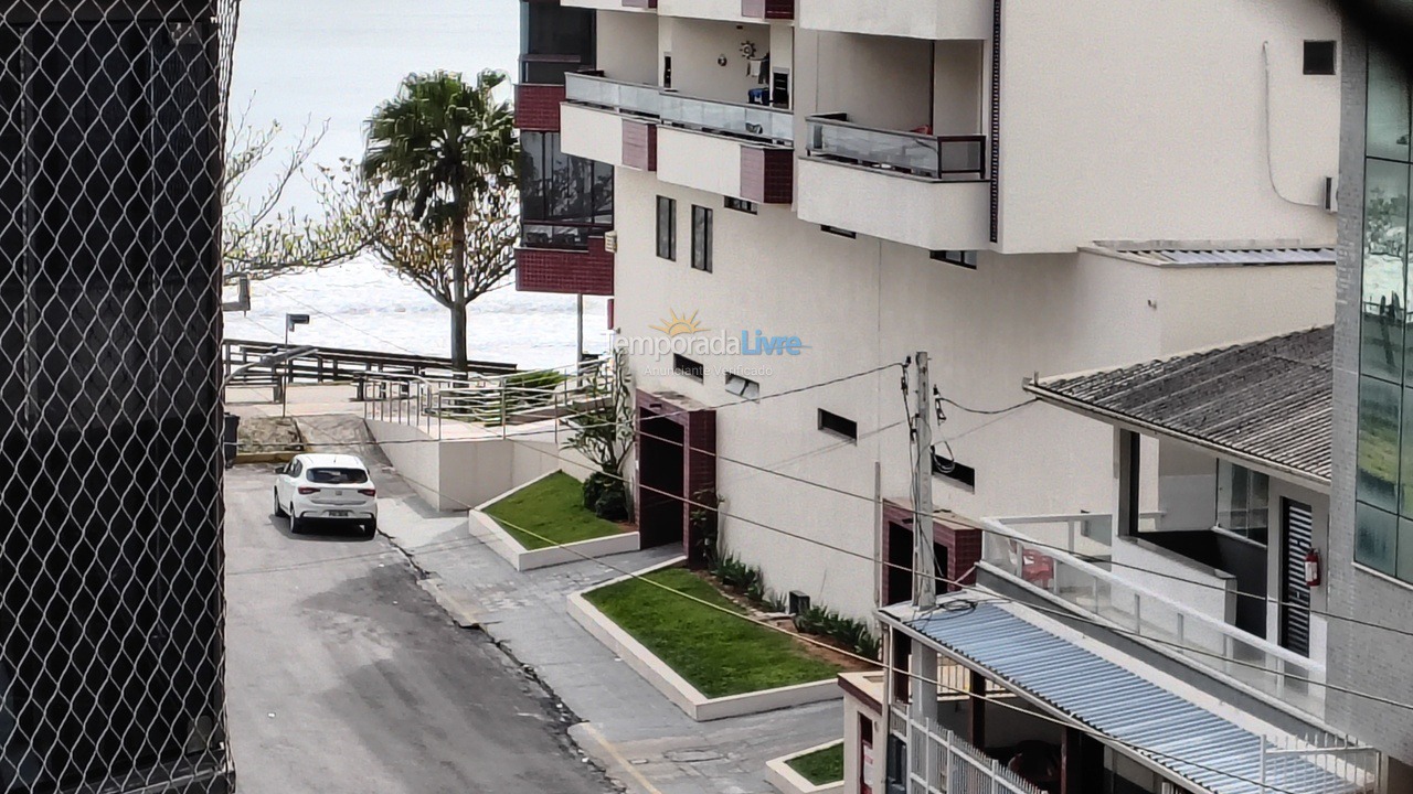 Apartamento para aluguel de temporada em Itapema (Meia Praia)