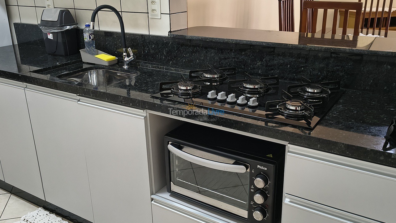 Apartamento para aluguel de temporada em Itapema (Meia Praia)