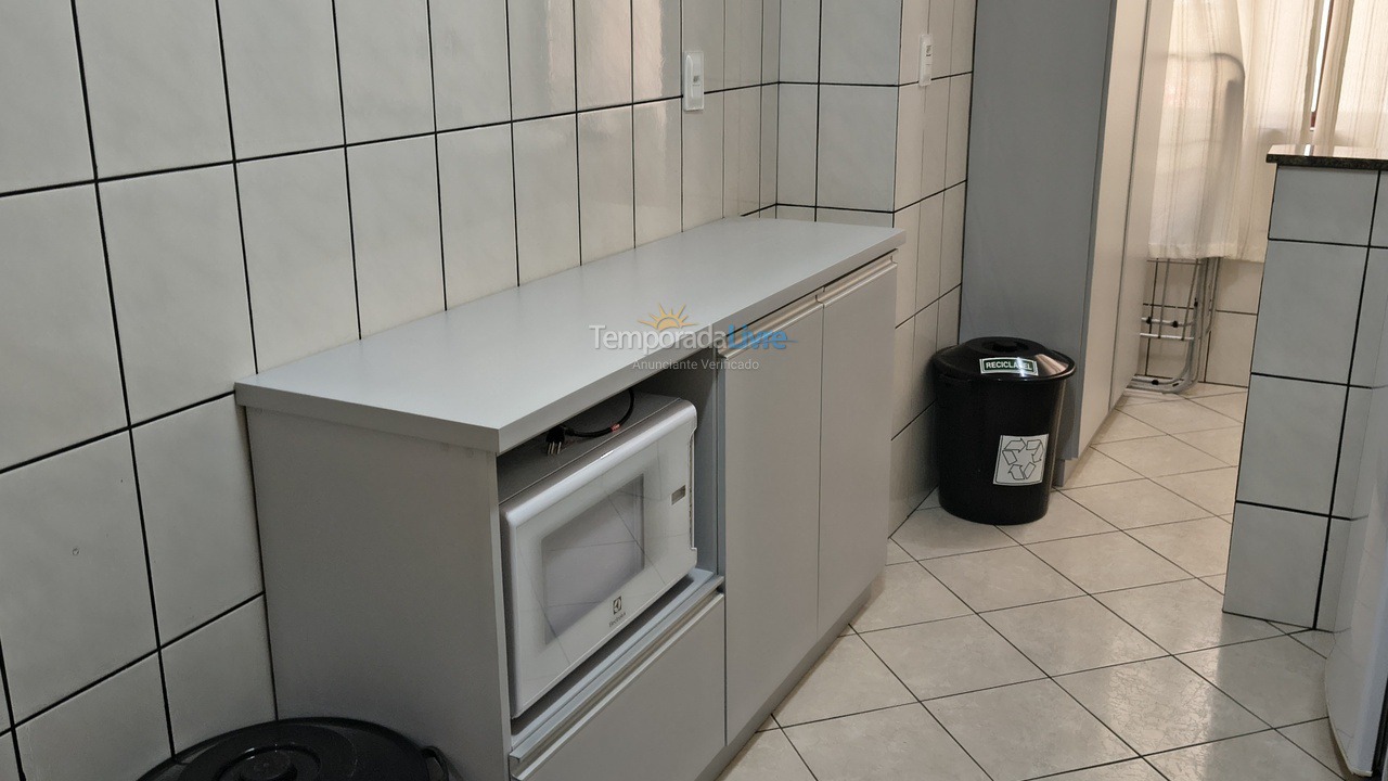 Apartamento para aluguel de temporada em Itapema (Meia Praia)