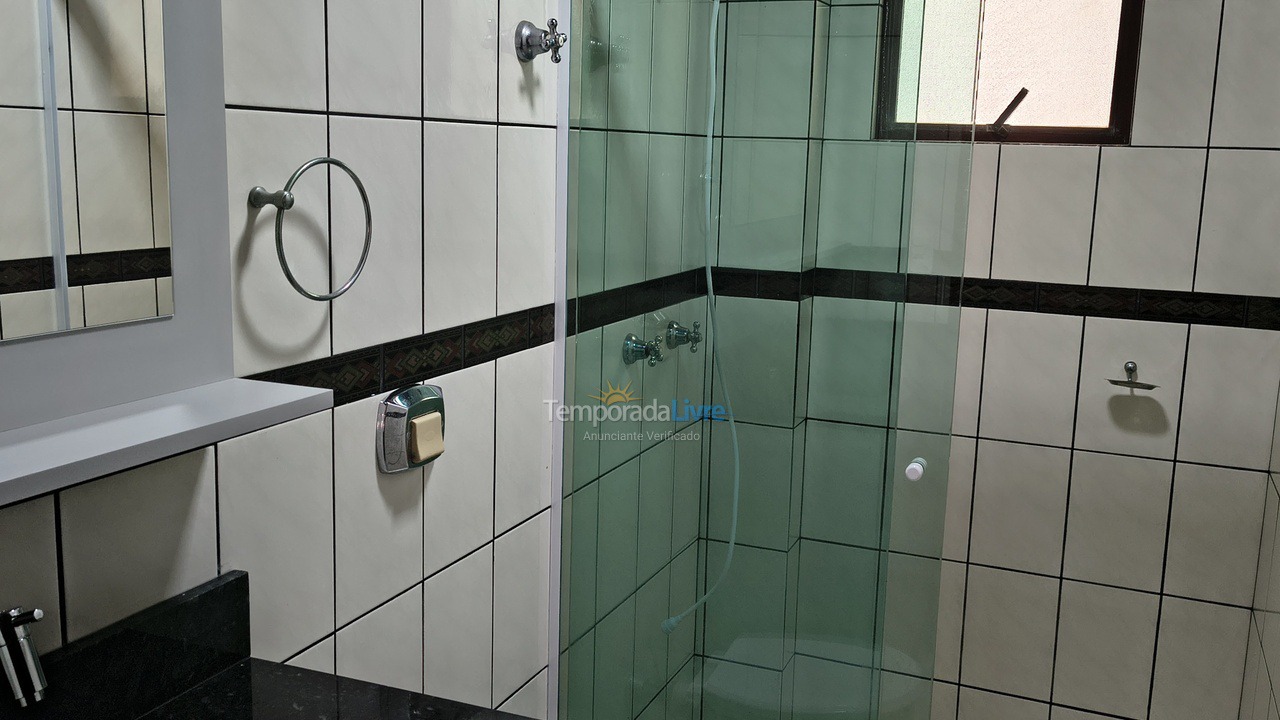 Apartamento para aluguel de temporada em Itapema (Meia Praia)