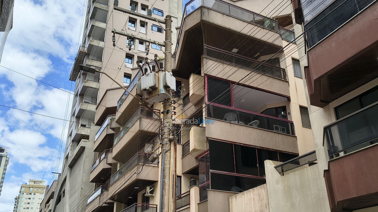 Apartamento para aluguel de temporada em Itapema (Meia Praia)