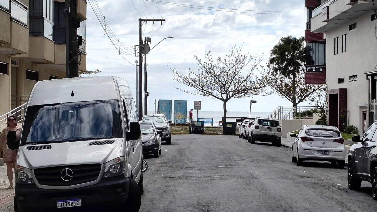 Apartamento para aluguel de temporada em Itapema (Meia Praia)