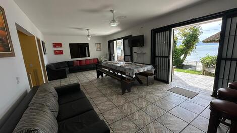 LARGE AND CONVENIENT SEAFRONT HOME WITH 04 DORMITORIES