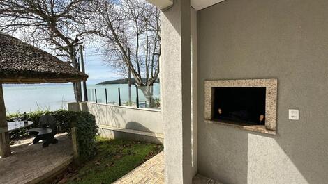 LARGE AND CONVENIENT SEAFRONT HOME WITH 04 DORMITORIES