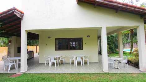 Great residence with pool and air conditioning. Sleeps up to 14 people. Condominium a few meters from the beach.