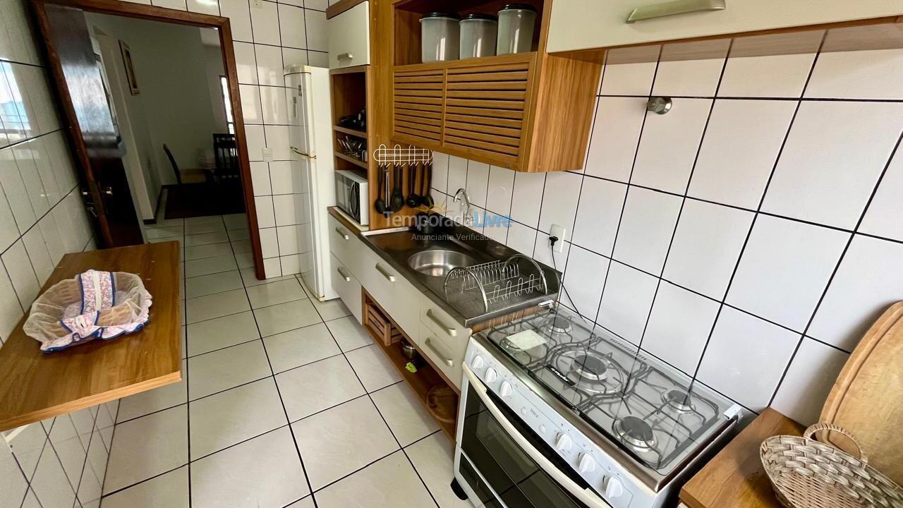 Apartamento para aluguel de temporada em Itapema (Meia Praia)