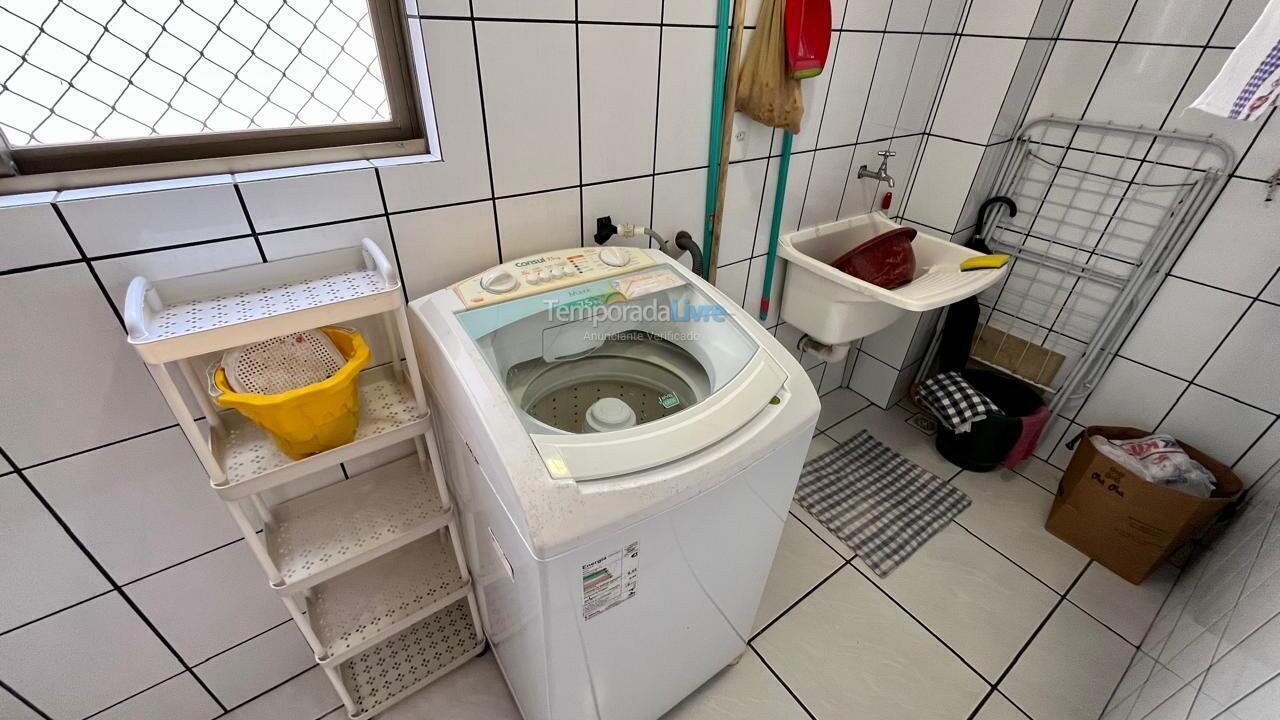 Apartamento para aluguel de temporada em Itapema (Meia Praia)