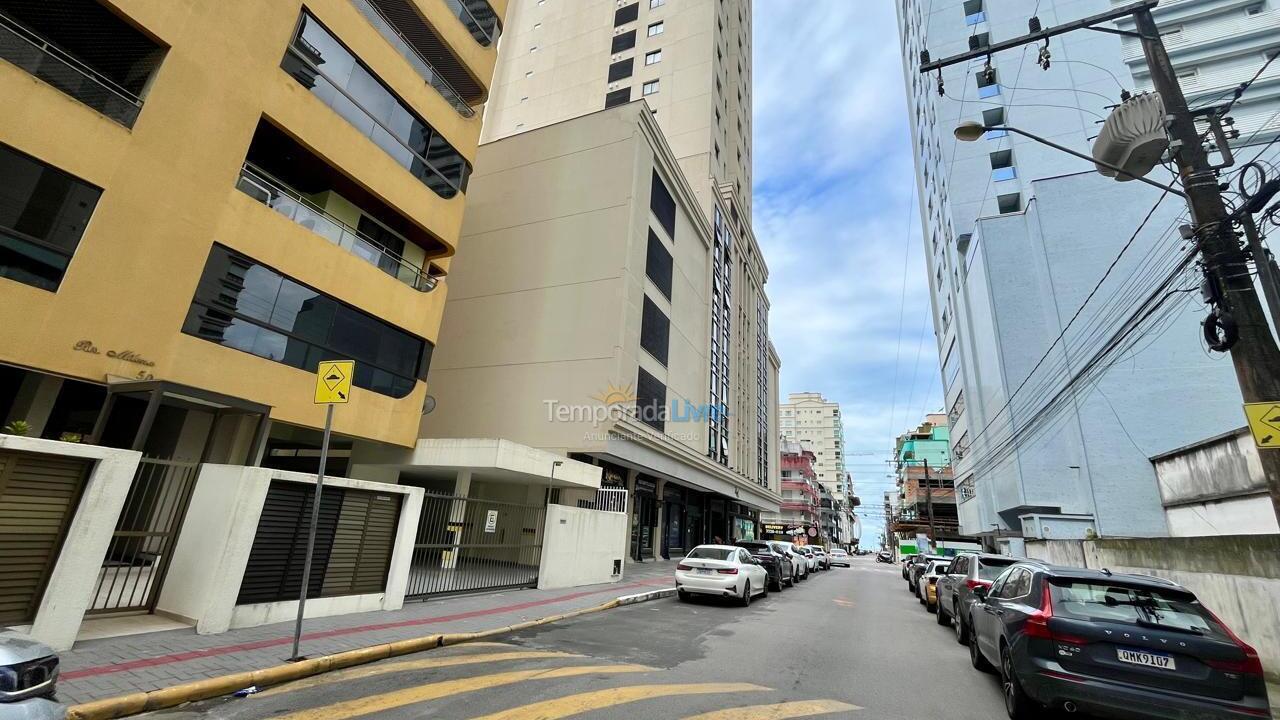 Apartamento para aluguel de temporada em Itapema (Meia Praia)