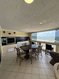 Apartment Ocean Front in Meia Praia - Itapema SC