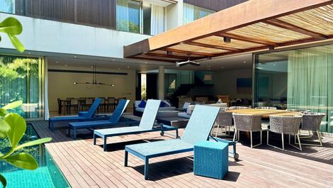 Condomínio frente ao mar, 5 suítes, piscina privativa, Baleia.