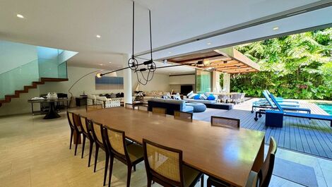 Condomínio frente ao mar, 5 suítes, piscina privativa, Baleia.