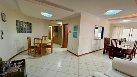 Apartamento para 10 pessoas na Quadra do Mar em Meia Praia