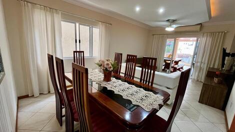 Apartamento para 10 pessoas na Quadra do Mar em Meia Praia