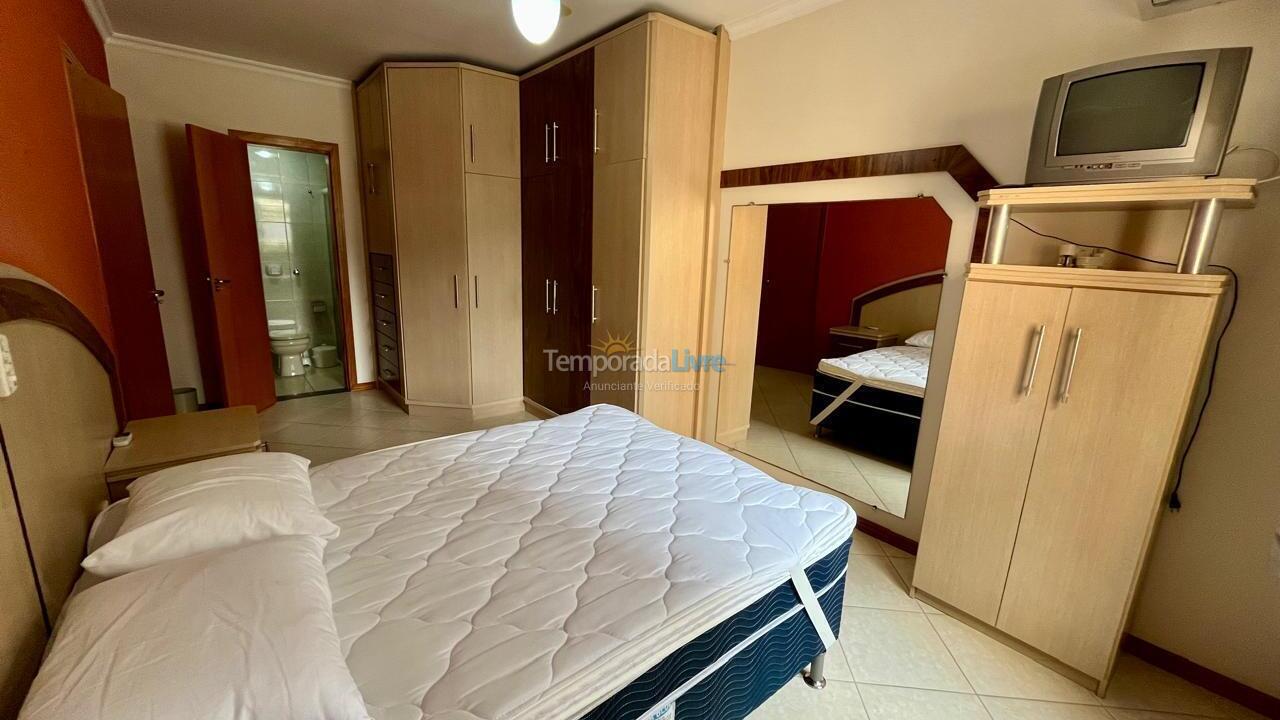 Apartamento para aluguel de temporada em Itapema (Meia Praia)