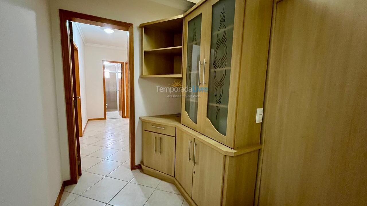 Apartamento para aluguel de temporada em Itapema (Meia Praia)